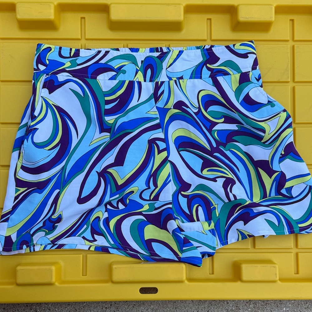 Express Multicolor Swirl Pattern Women's Shorts